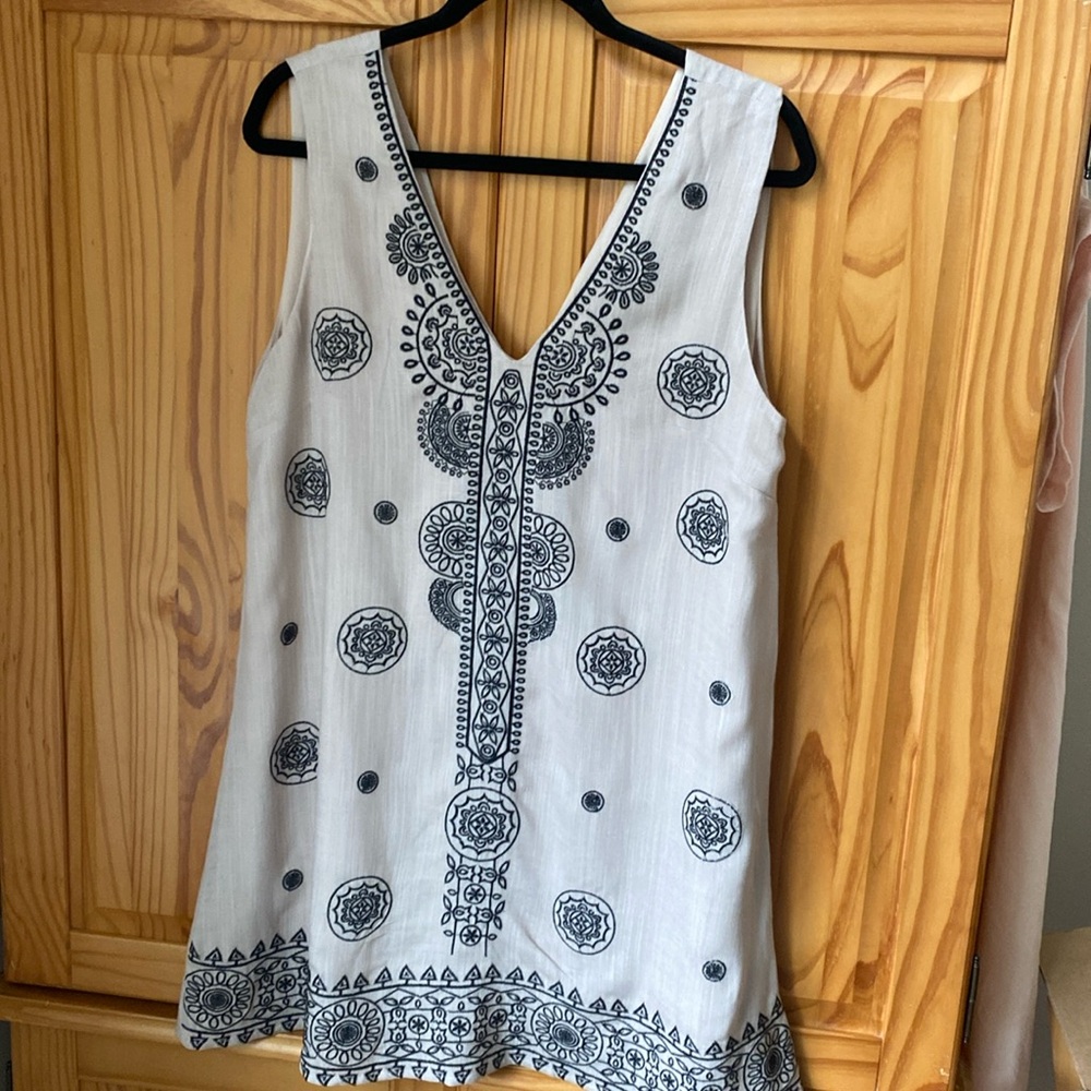 En crème mini dress size L